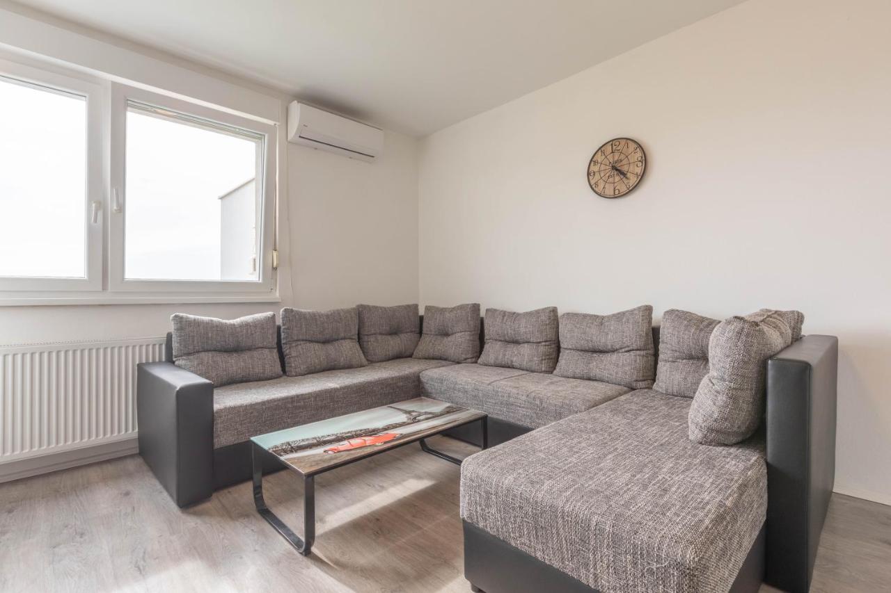 Cosy Apartment Hugo โอซีเยก ภายนอก รูปภาพ