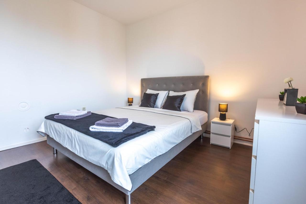Cosy Apartment Hugo โอซีเยก ภายนอก รูปภาพ