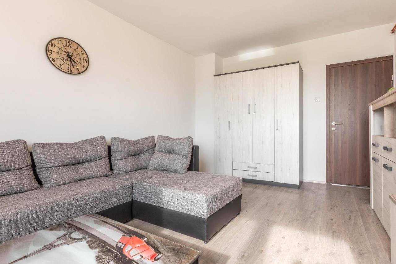 Cosy Apartment Hugo โอซีเยก ภายนอก รูปภาพ