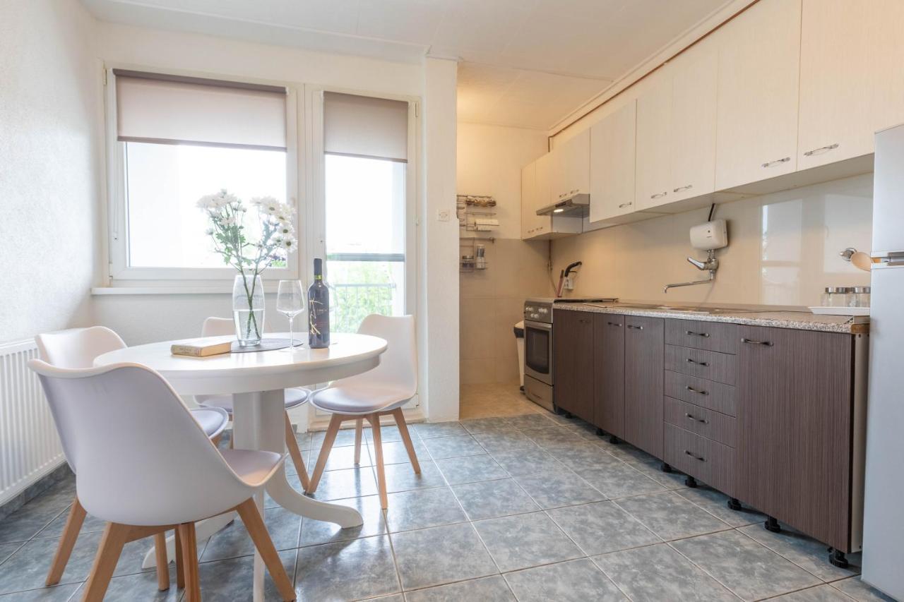 Cosy Apartment Hugo โอซีเยก ภายนอก รูปภาพ