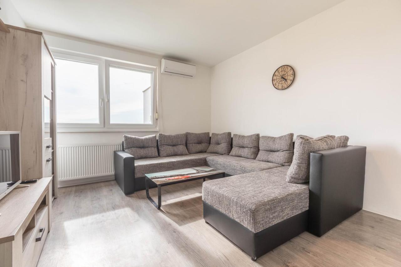 Cosy Apartment Hugo โอซีเยก ภายนอก รูปภาพ