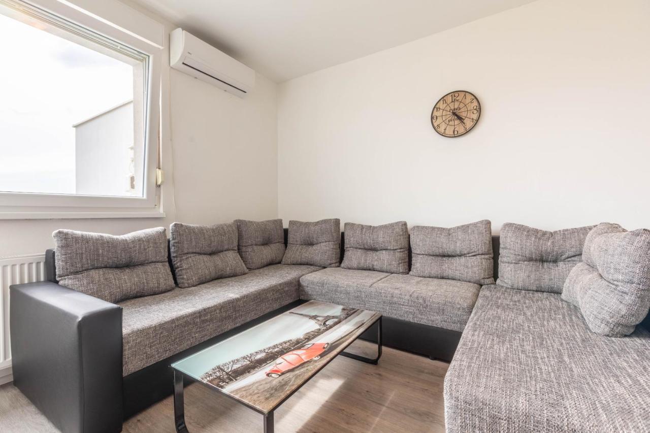 Cosy Apartment Hugo โอซีเยก ภายนอก รูปภาพ